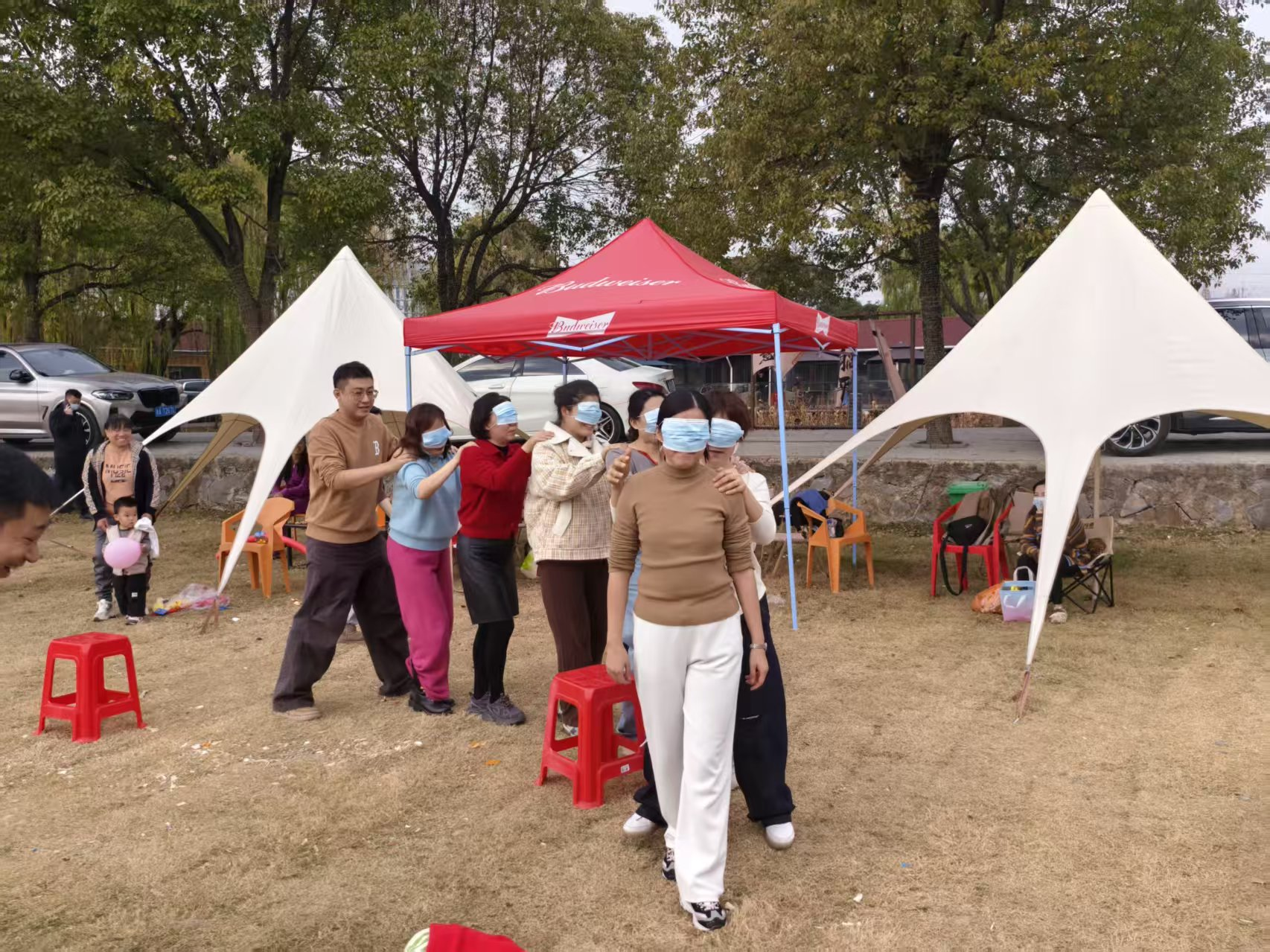 暖阳共聚 同心同行——记远扬建工集团龙坞烤全羊团建(图11)