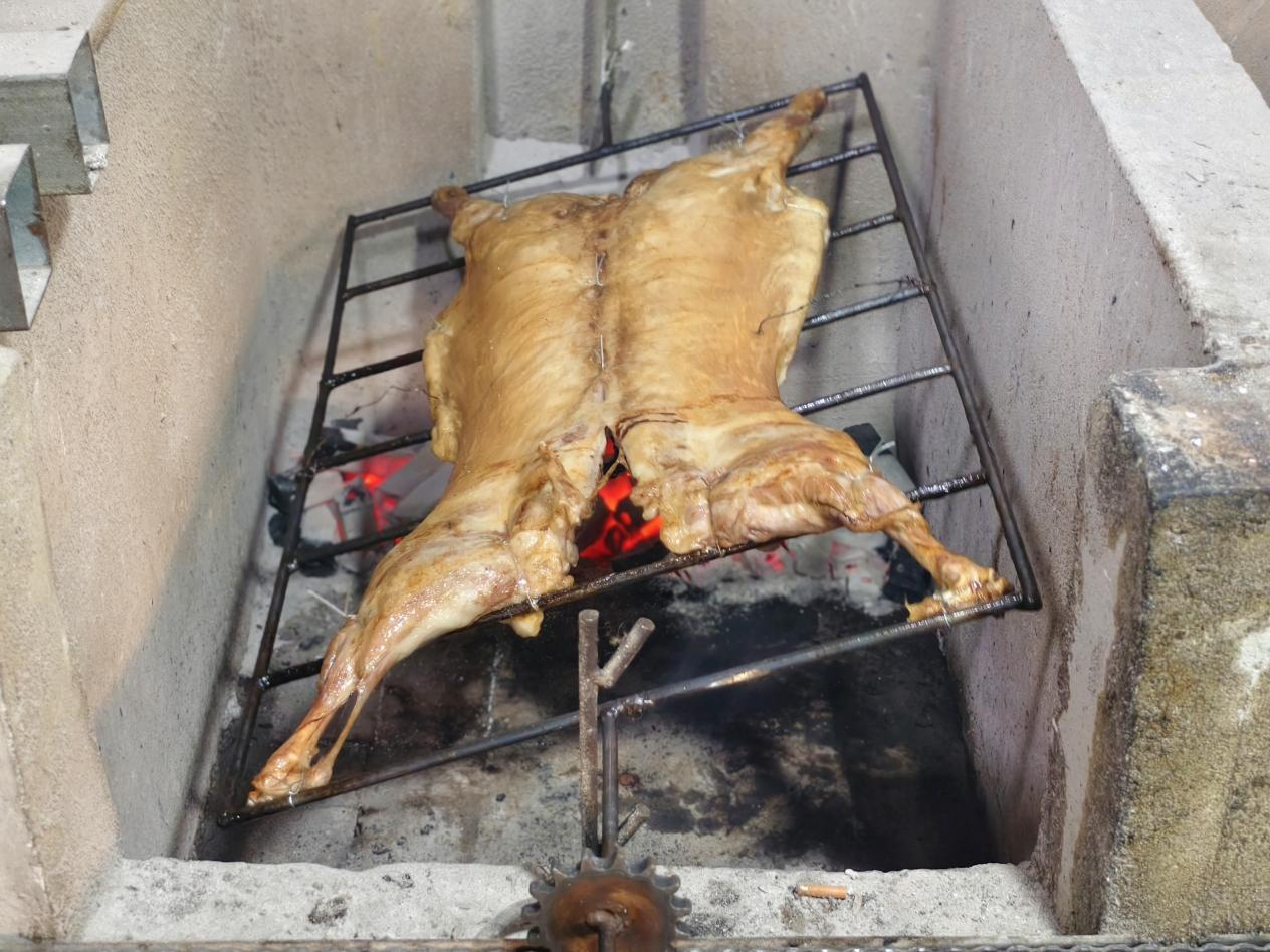 暖阳共聚 同心同行——记远扬建工集团龙坞烤全羊团建(图12)