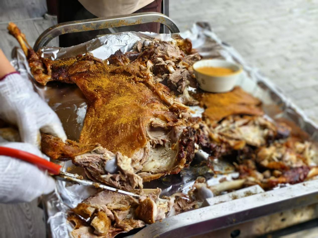 暖阳共聚 同心同行——记远扬建工集团龙坞烤全羊团建(图13)