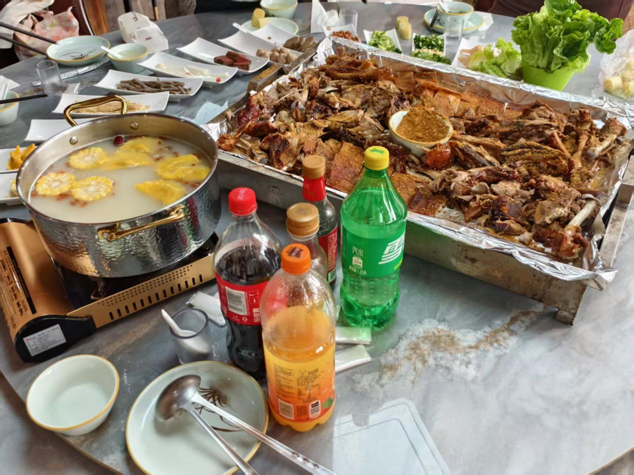 暖阳共聚 同心同行——记远扬建工集团龙坞烤全羊团建(图14)